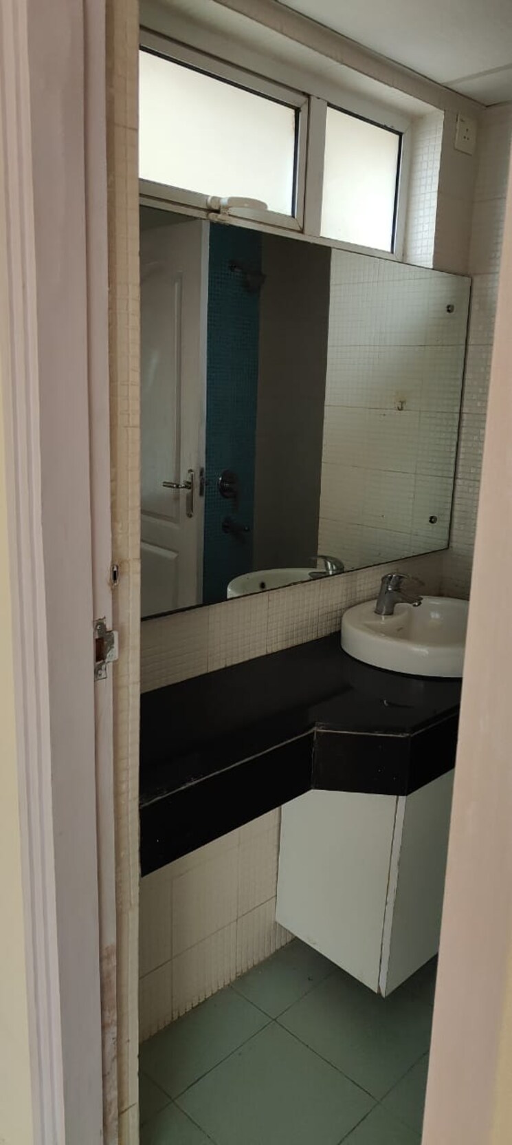 Bathroom, bestech-park-view-spa-next 3 Bedroom 1935 Sq.Ft. Apartment In Sector 67 Gurgaon 9402158