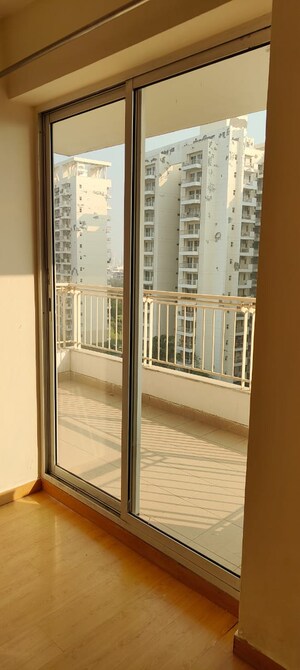 Room in 3 BHK Apartment at Bestech Park View Spa Next, Sector 67 – for Rent