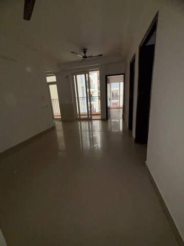 Room in 2.5 BHK Apartment at Spring Meadows, Tech Zone 4 Greater Noida – for Sale