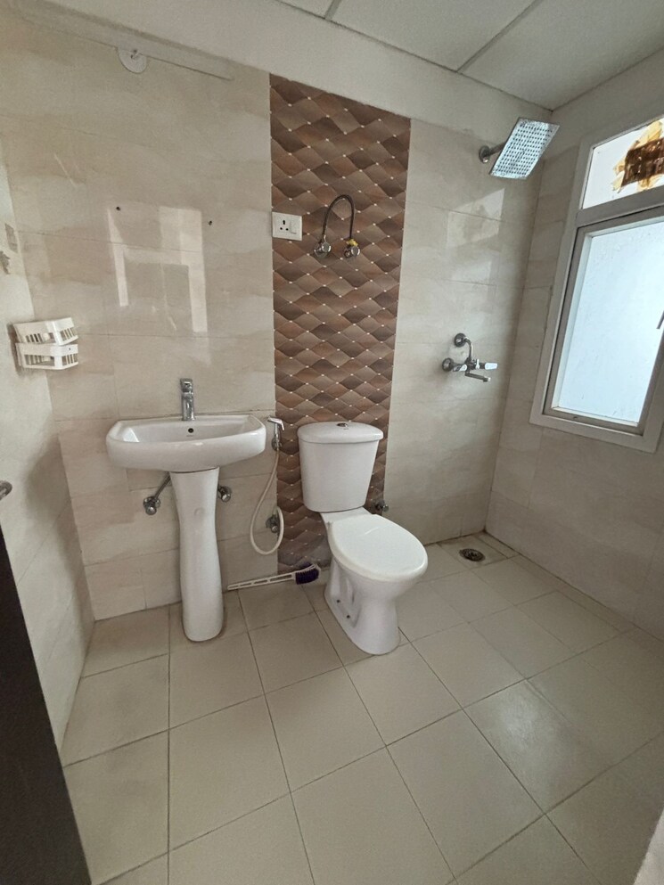 Bathroom, ajnara-le-garden 2 Bedroom 875 Sq.Ft. Apartment In Sector 16b Greater Noida Greater Noida 9402273