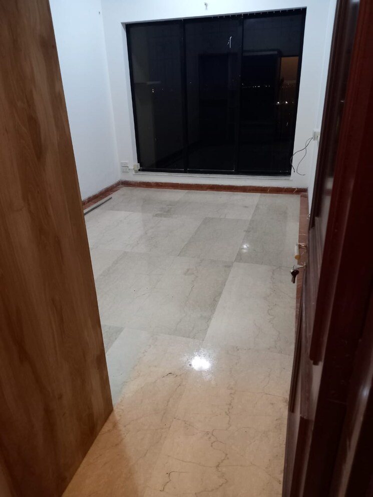 Balcony, the-advantage-raheja-windermere 3 Bedroom 1200 Sq.Ft. Apartment In Andheri West Mumbai 9402359