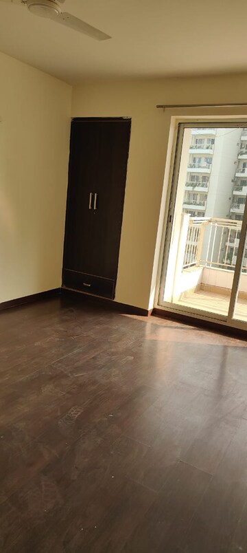 Room in 3 BHK Apartment at Bestech Park View Spa Next, Sector 67 – for Rent