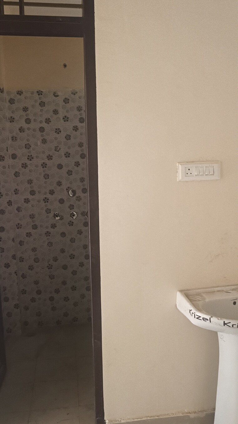 Bathroom, diamond-shubh-city-iii 2.5 Bedroom 71 Sq.Yd. Villa In Roza Jalalpur Greater Noida 9402346