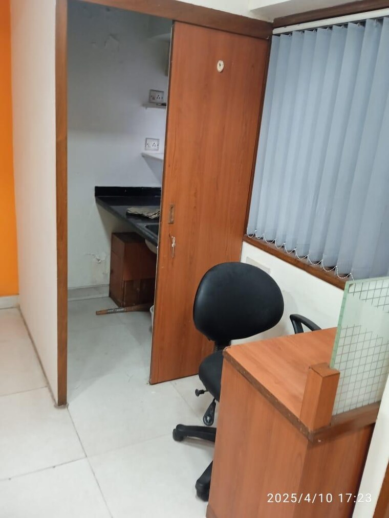 Team Area, camac street Commercial Office Space 560 Sq.Ft. In Camac Street Kolkata 9402397