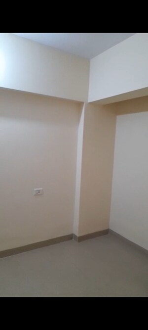 Room in 3 BHK Apartment at Runwal Garden City, Balkum Pada – for Rent