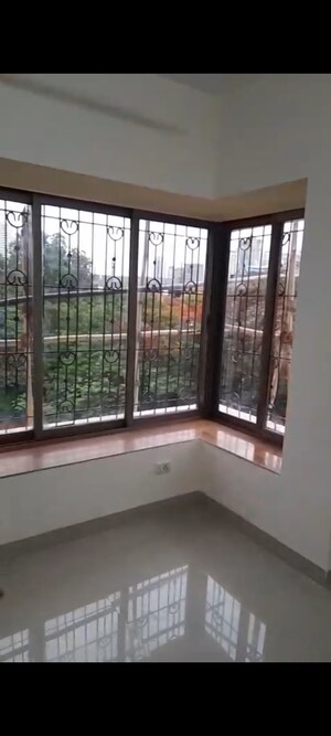 Room in 3 BHK Apartment at Runwal Garden City, Balkum Pada – for Rent