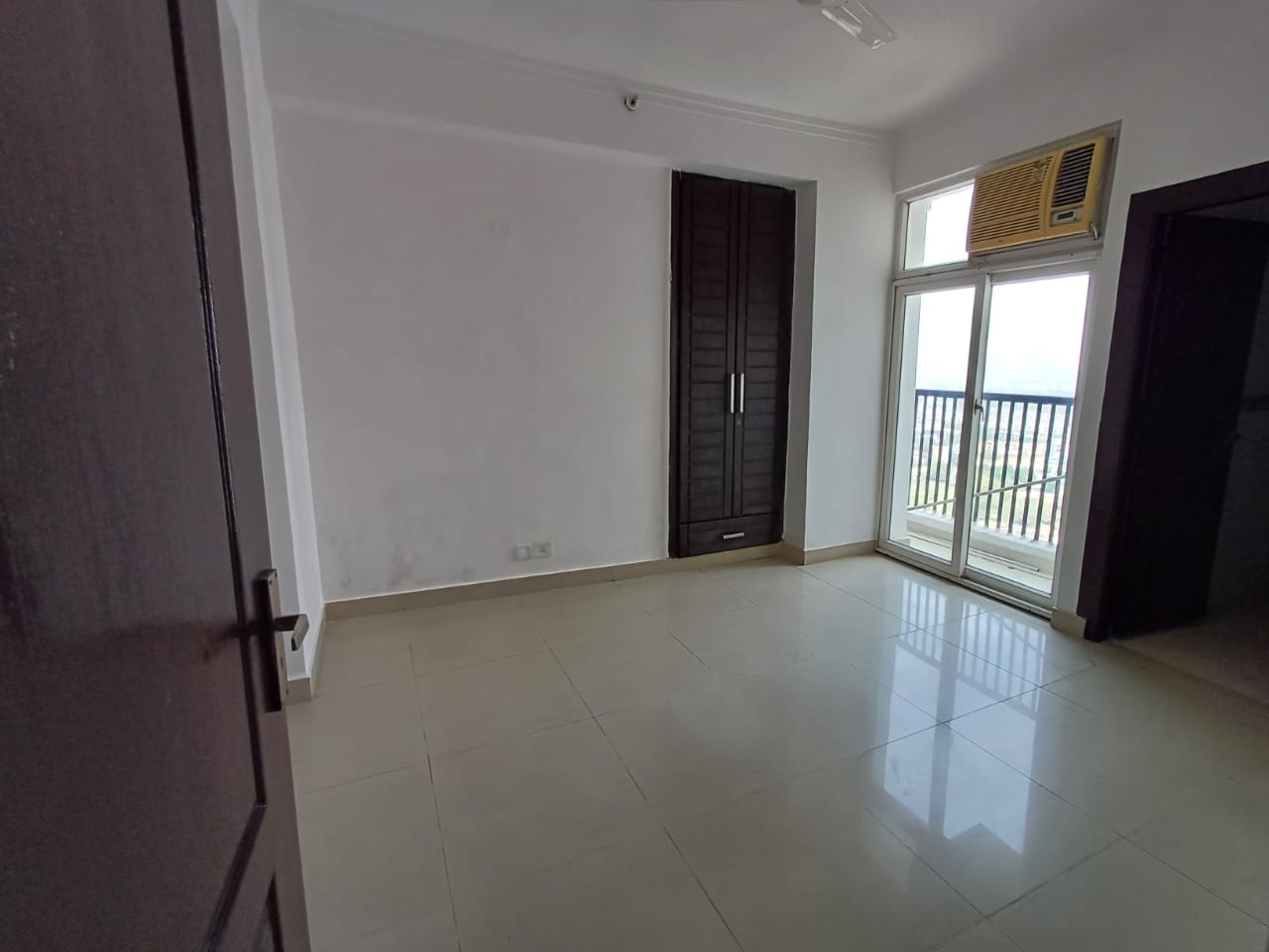 2.5 BHK + Study Room Apartment For Sale in Amrapali Silicon City