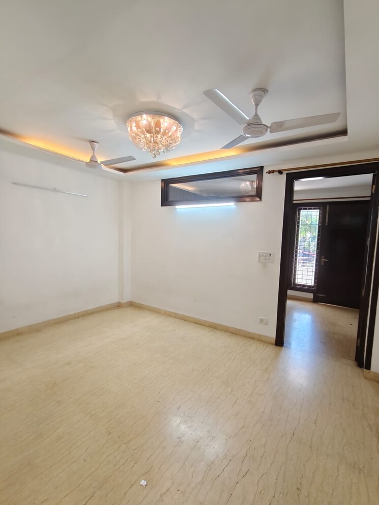 Room, sector 4 6 Bedroom 2000 Sq.Ft. Independent House In Sector 4 Rewari 9402633