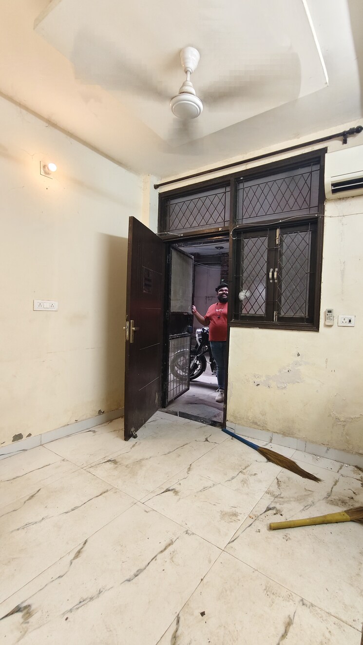 Room, govindpuri 1 RK 200 Sq.Ft. Builder Floor In Govindpuri Delhi 9402724