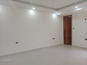 Room in 3 BHK Builder Floor at Sector 37 – for Sale