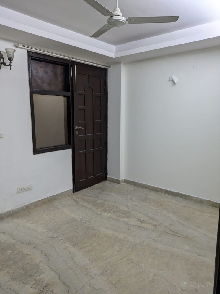 Room, defence colony 2 Bedroom 1500 Sq.Ft. Apartment In Defence Colony Delhi 9402725