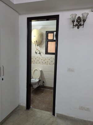 Room in 2 BHK Apartment at Defence Colony – for Rent