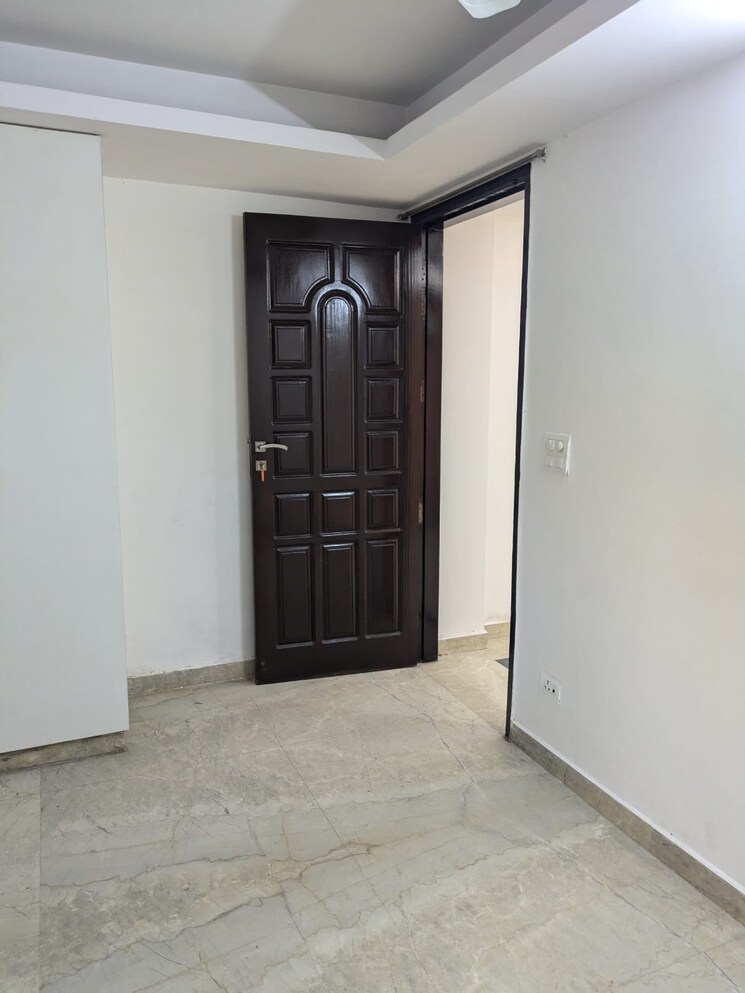 Room, defence colony 2 Bedroom 1500 Sq.Ft. Apartment In Defence Colony Delhi 9402725