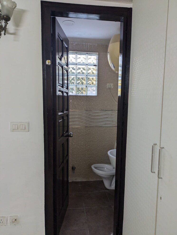 undefined, defence colony 2 Bedroom 1500 Sq.Ft. Apartment In Defence Colony Delhi 9402725