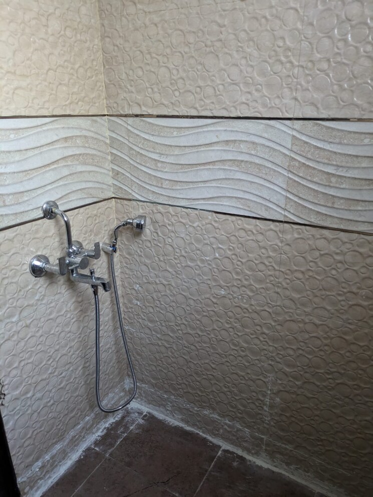 Bathroom, defence colony 2 Bedroom 1500 Sq.Ft. Apartment In Defence Colony Delhi 9402725