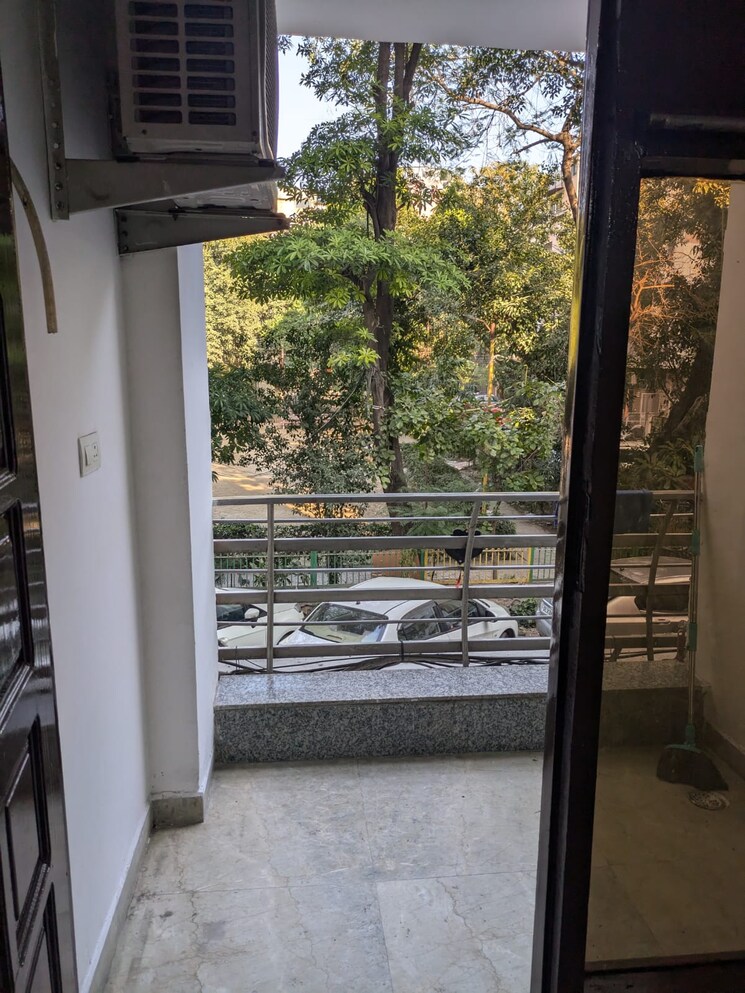 Balcony, defence colony 2 Bedroom 1500 Sq.Ft. Apartment In Defence Colony Delhi 9402725