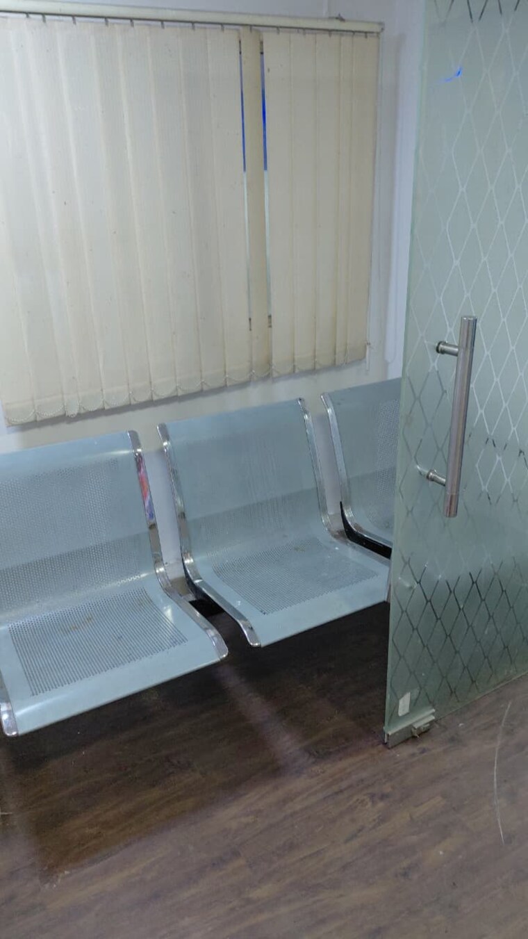 Team Area, park street Commercial Office Space 700 Sq.Ft. In Park Street Kolkata 9402870