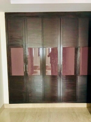 Furnished Amenities in 3 BHK Apartment at Safdarjung Enclave – for Rent