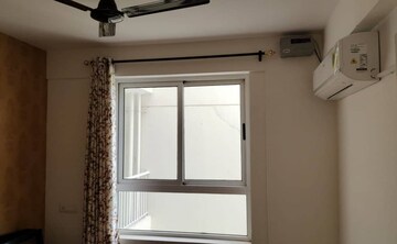 Room in 3 BHK Apartment at International Airport Road – for Rent