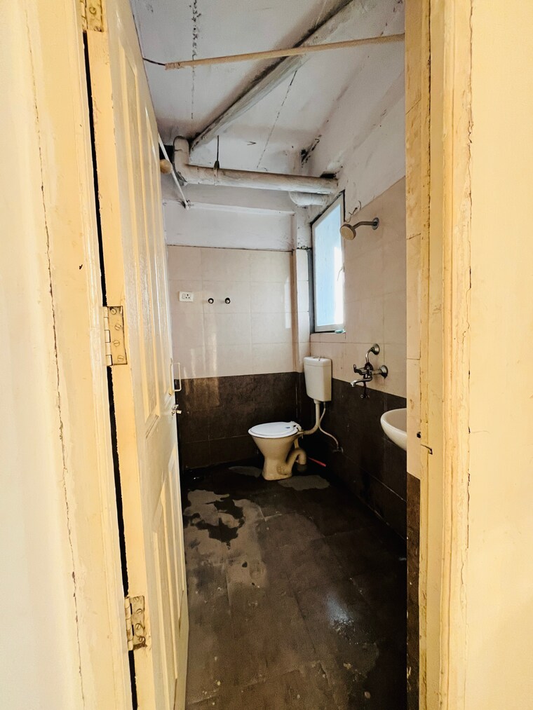 Bathroom, milan-earth 2 Bedroom 1030 Sq.Ft. Apartment In Raj Nagar Extension Ghaziabad 9403083