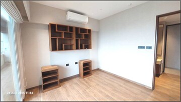 Room in 2.5 BHK Apartment at Lodha The Park, Worli – for Sale