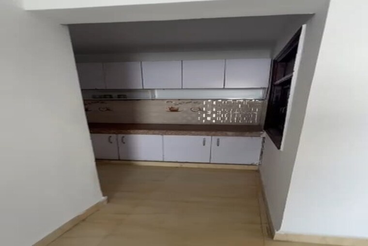 Room, rajpur khurd extension 1 Bedroom 563 Sq.Ft. Builder Floor In Rajpur Khurd Extension Delhi 9403337