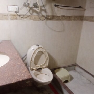 Bathroom in 1 BHK Builder Floor at Lajpat Nagar ii – for Rent