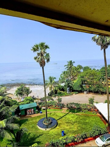 2 BHK Apartment – Garden View at Bandra West - for Rent