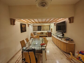 4 BHK Apartment For Rent in Khar West