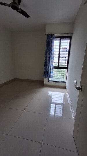 Room in 2 BHK Apartment at Nanded Lalit, Sinhagad Road – for Rent