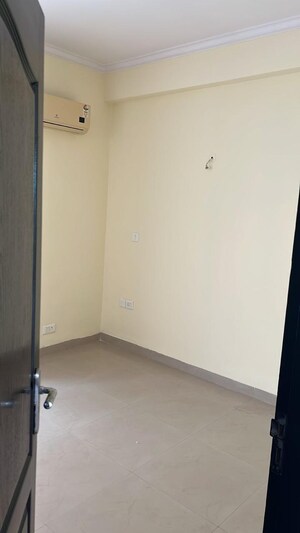 Room in 3 BHK Builder Floor at Ansal API Esencia, Sector 67 – for Rent