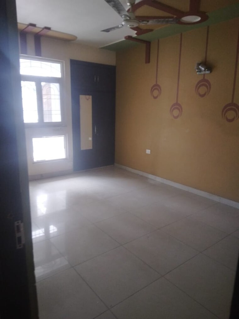 Room, gh-7-crossings-republik 3 Bedroom 1730 Sq.Ft. Builder Floor In Vijay Nagar Ghaziabad 9403536