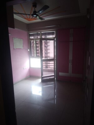 Room in 3 BHK Builder Floor at GH-7 Crossings Republik, Vijay Nagar – for Rent