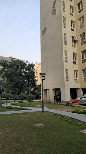 2 BHK Apartment For Rent in Emaar Emerald Nuevo, Sector 65