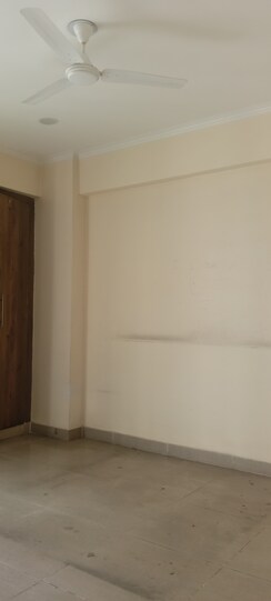 4 BHK + Servant Room Apartment For Sale in Gaur City 6th Avenue