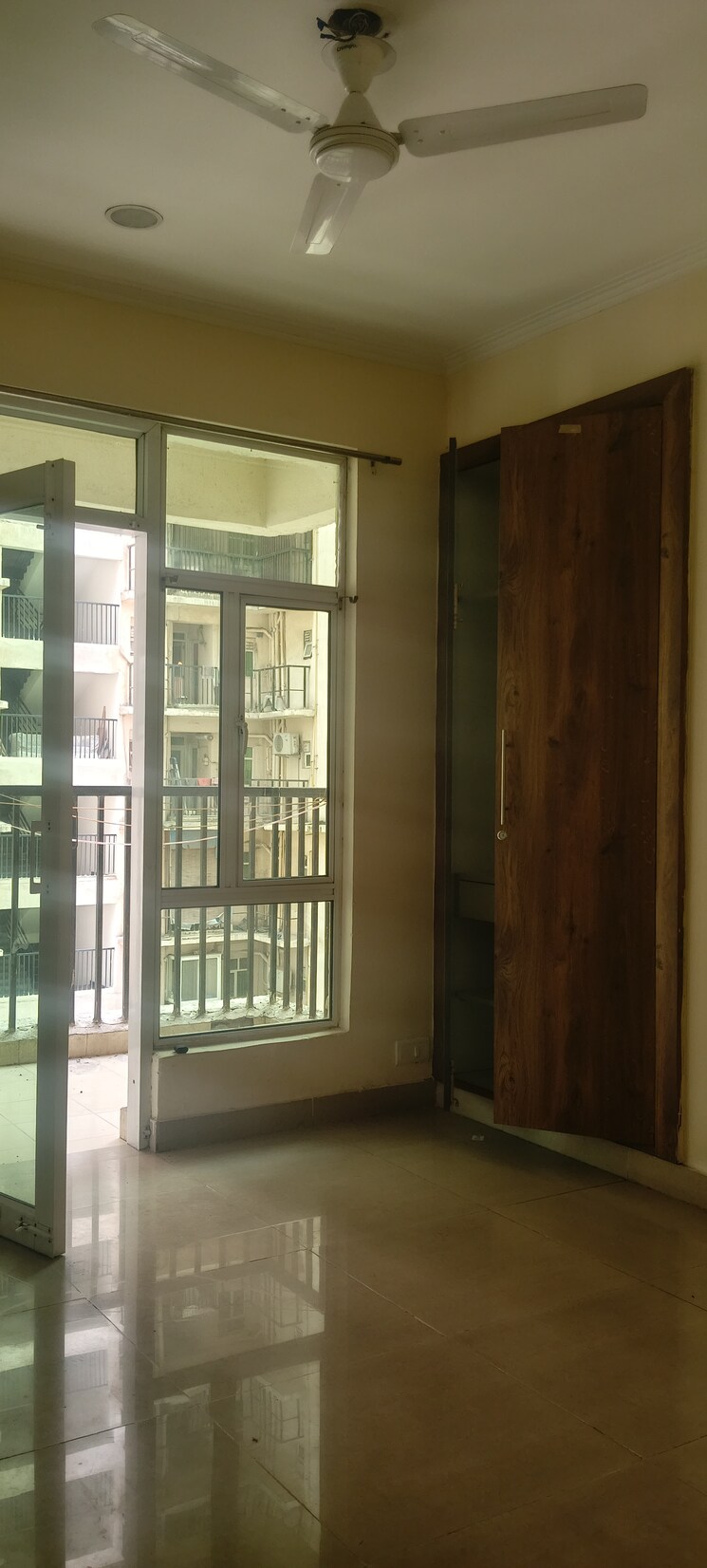 Room, gaur-city-6th-avenue 4 Bedroom 2200 Sq.Ft. Apartment In Sector 4 Greater Noida Greater Noida 9403790