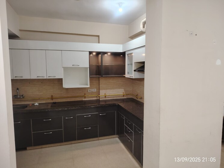 Kitchen, omaxe-r2 2.5 Bedroom 1000 Sq.Ft. Apartment In Gomti Nagar Lucknow 9403664