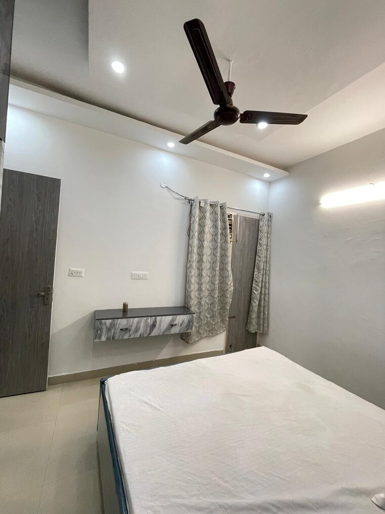 Bedroom, kharar mohali road 1 Bedroom 680 Sq.Ft. Apartment In Kharar Mohali Road Kharar 9403764