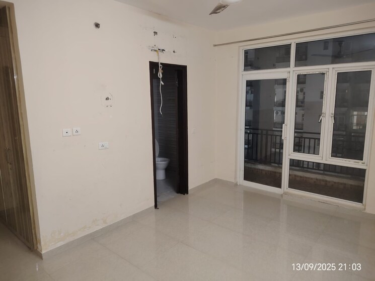 Room, omaxe-r2 2.5 Bedroom 1000 Sq.Ft. Apartment In Gomti Nagar Lucknow 9403664