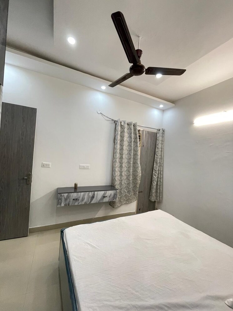 Bedroom, kharar mohali road 1 Bedroom 680 Sq.Ft. Apartment In Kharar Mohali Road Kharar 9403599