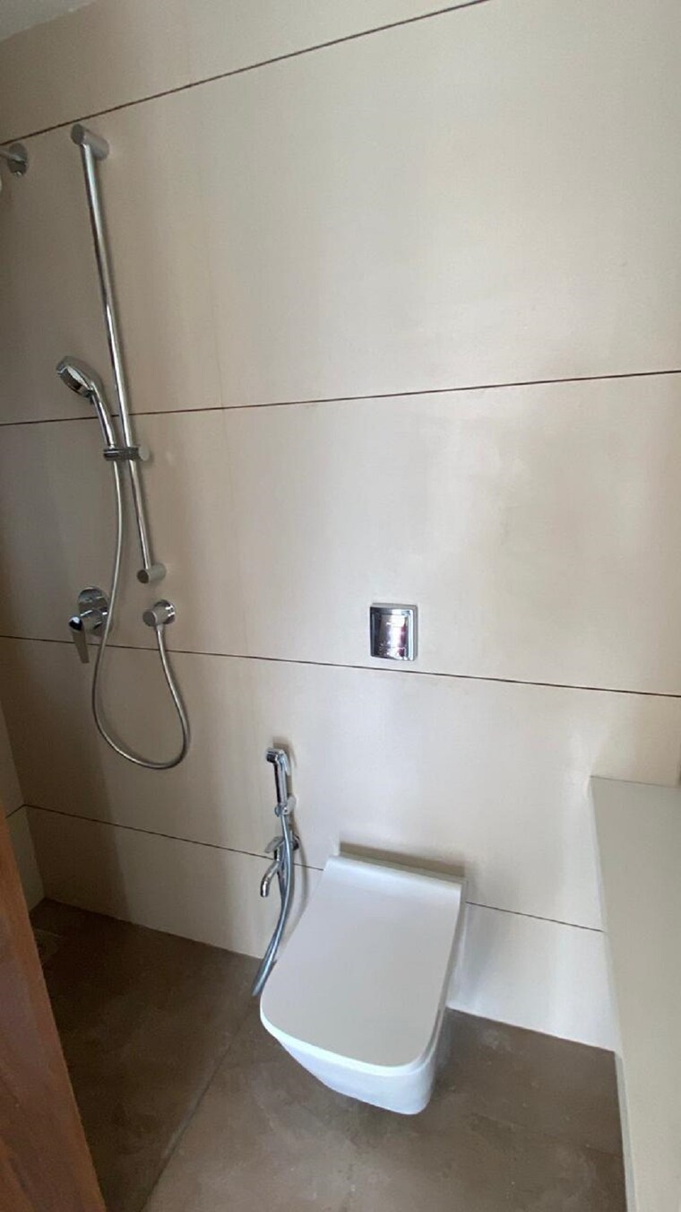 Bathroom, santacruz west 3 Bedroom 1200 Sq.Ft. Apartment In Santacruz West Mumbai 9403668