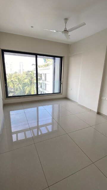 Room in 3 BHK Apartment at Santacruz West – for Rent