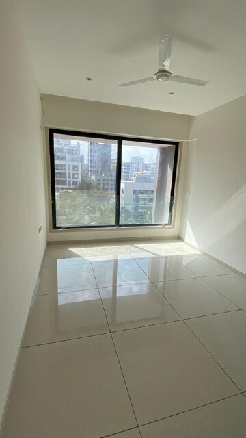 Room in 3 BHK Apartment at Santacruz West – for Rent