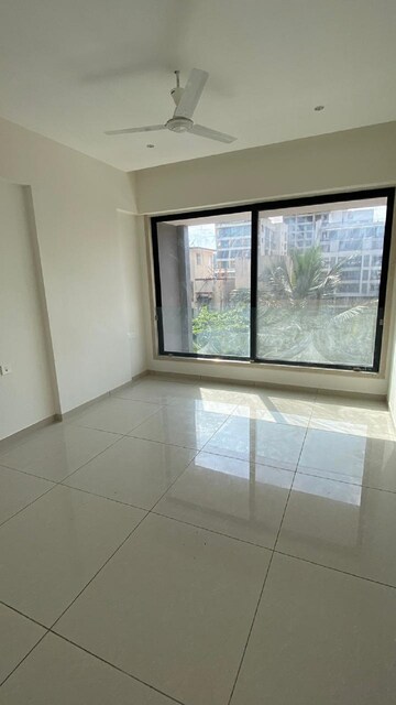 Room in 3 BHK Apartment at Santacruz West – for Rent