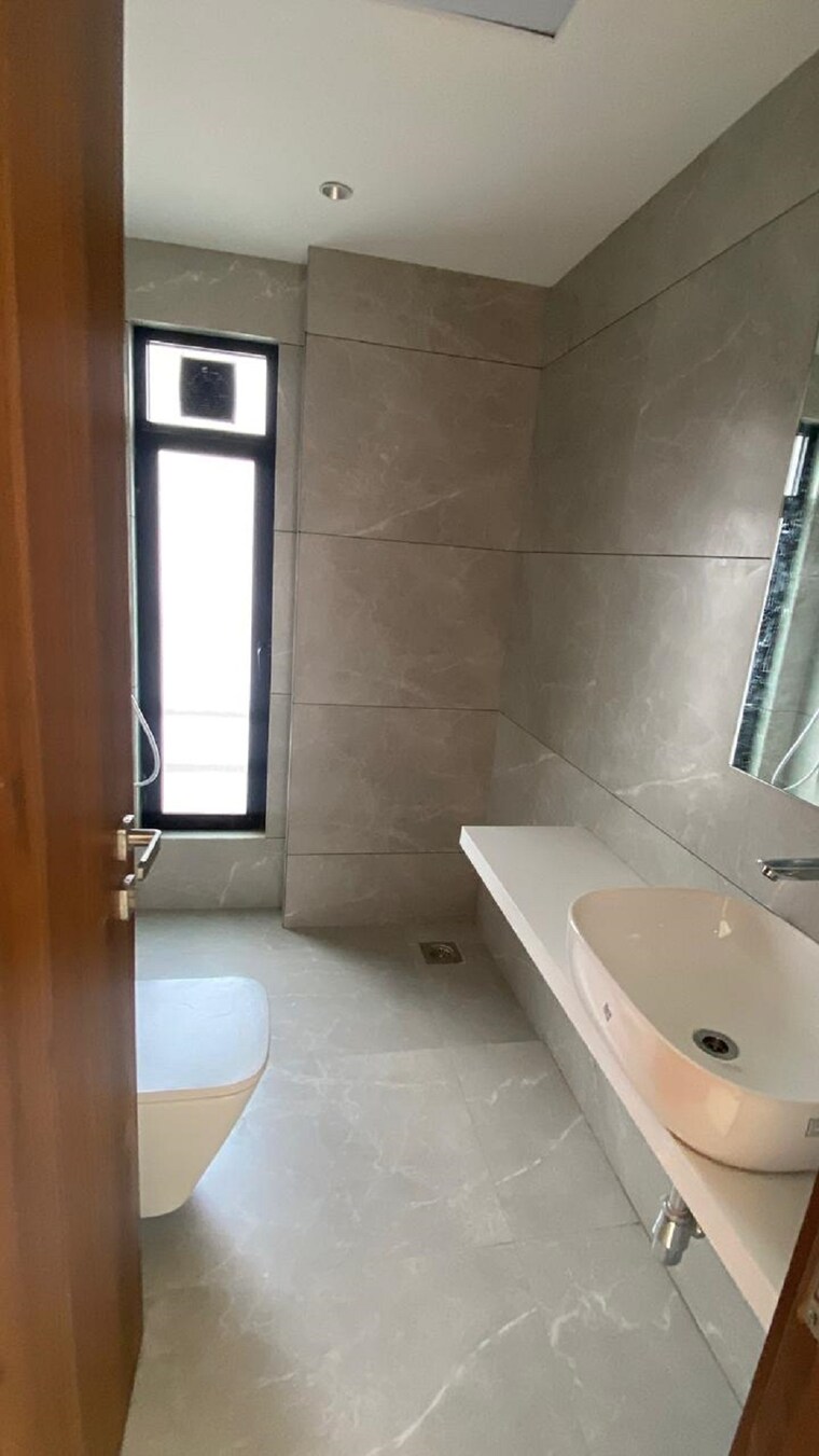 Bathroom, santacruz west 3 Bedroom 1200 Sq.Ft. Apartment In Santacruz West Mumbai 9403668