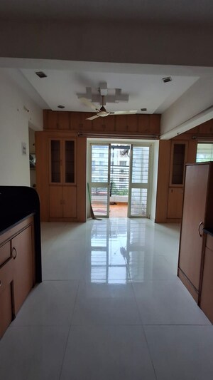 Room in 3 BHK Apartment at Venkatesh Nisarg, Sinhagad Road – for Rent