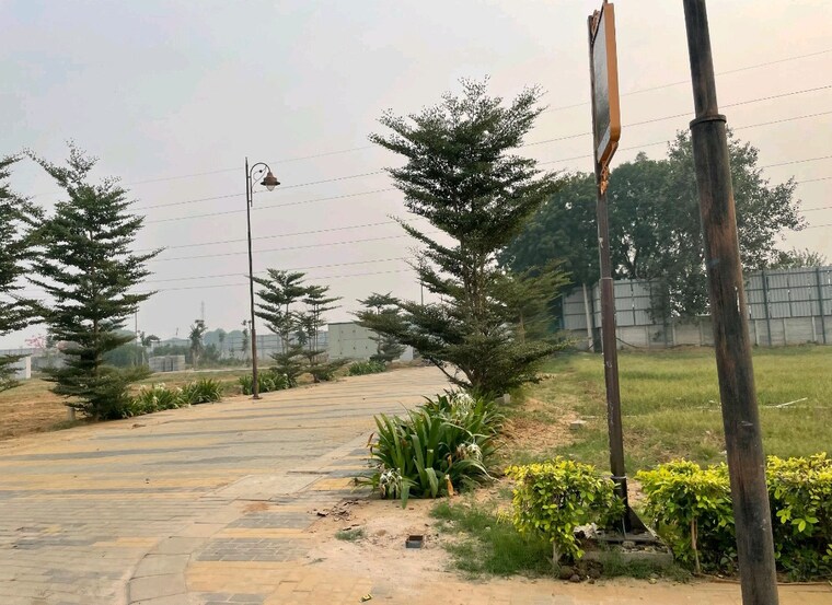 Garden, bptp-green-oaks  131 Sq.Yd. Plot In Sector 70a Gurgaon 9403753