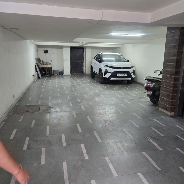  Parking, bali nagar 3 Bedroom 1800 Sq.Ft. Builder Floor In Bali Nagar Delhi 9403773