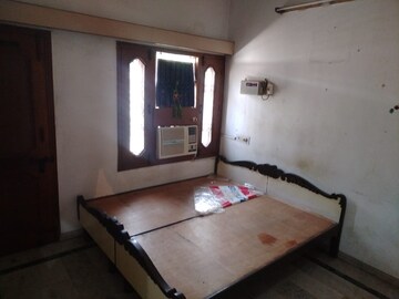 1 BHK Independent House For Rent in Sector 13