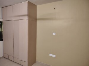 Room in 2 BHK Apartment at Khar West – for Rent